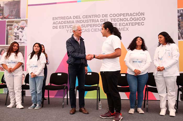 entregar beca ciencia edomex