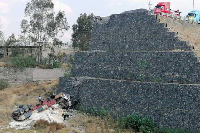 vuelca trailer texcoco rampa frenado