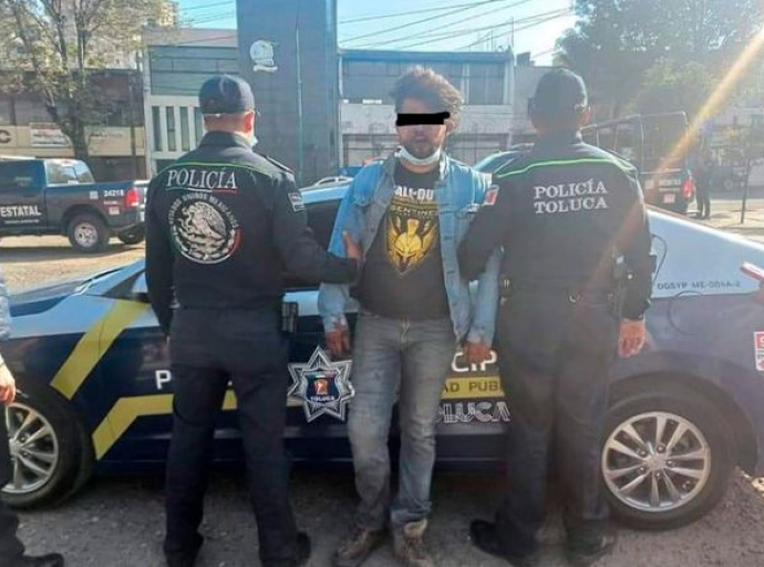 Familiares de mujer asesinada en hotel detienen a presunto feminicida