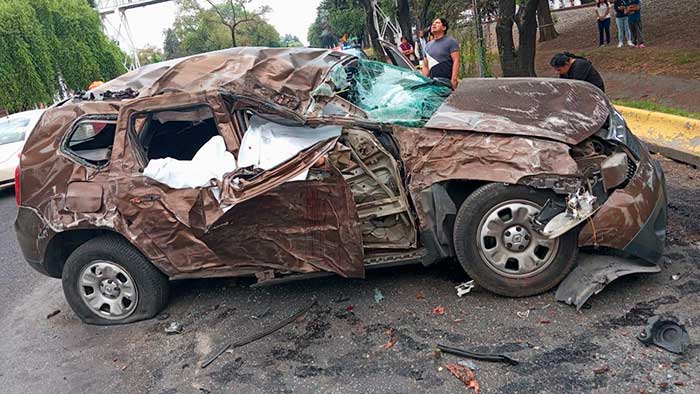 fatal accidente paseo tollocan camioneta renault 3 muertos