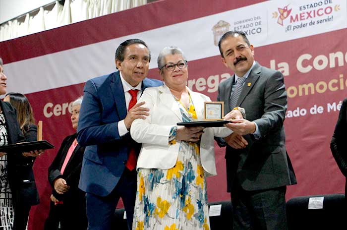 smsem condecoracion maestro altamirano