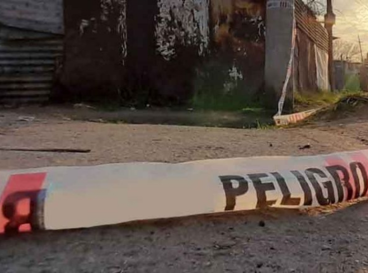Dejan cadáver violentado junto a autopista