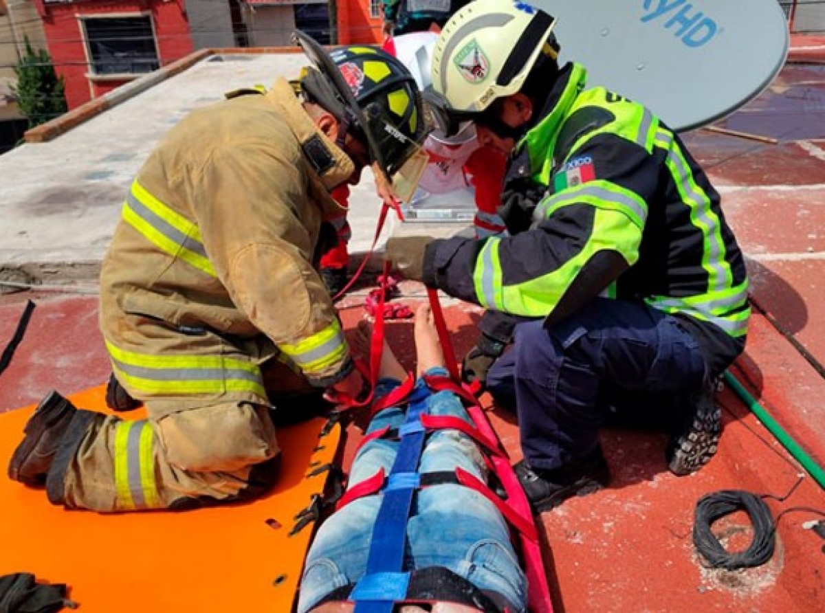Albañiles se electrocutan 