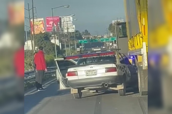  Chocan taxi y camión de carga en la México-Toluca 