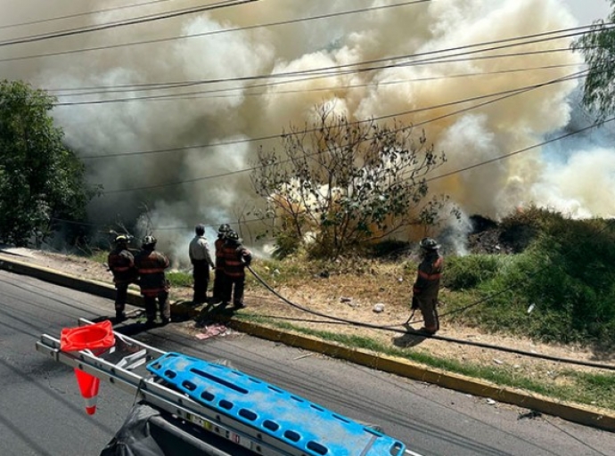 Incendio consume 2 mil metros de pastizales 