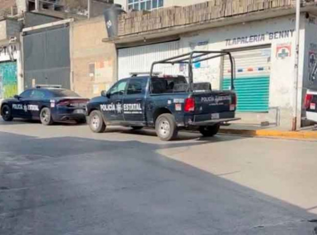 Hallan dos cadáveres encobijados y decapitados