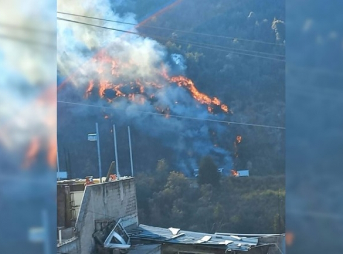 Incendio de camioneta en la autopista México-Toluca