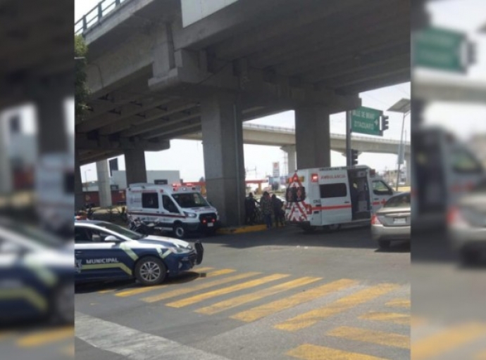Violento choque deja a motociclista herido