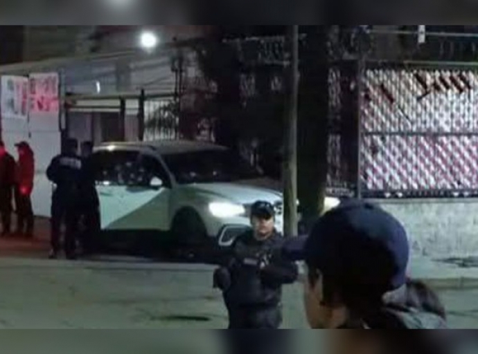 Atacan a balazos a padre y su hija de 8 años