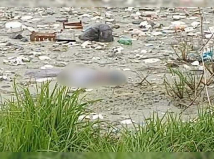 Hallan cuerpo flotando en canal de aguas negras