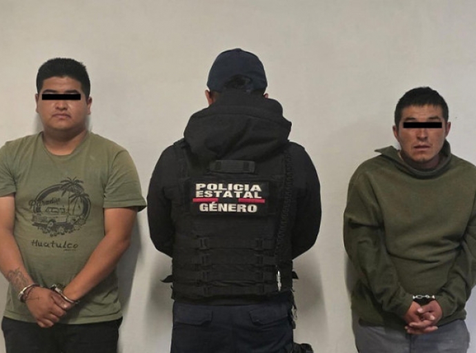 Capturan a dos hombres por golpear a mujer