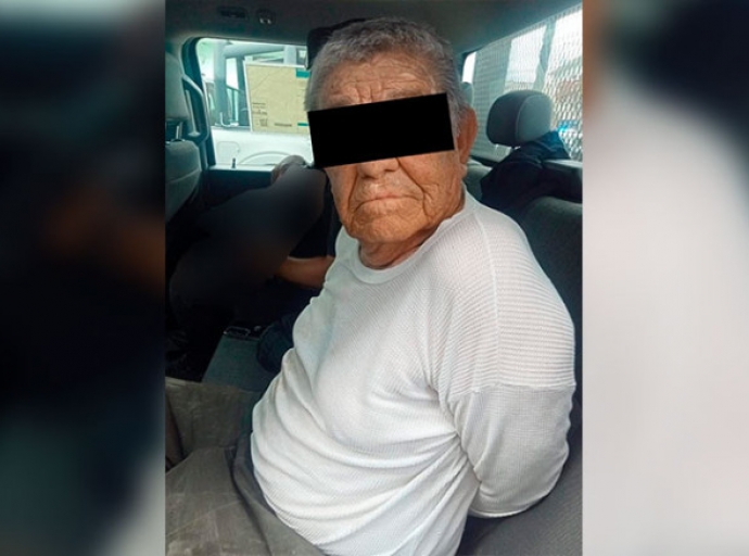 Cae anciano tras amenazar a mujeres con arma del Ejército