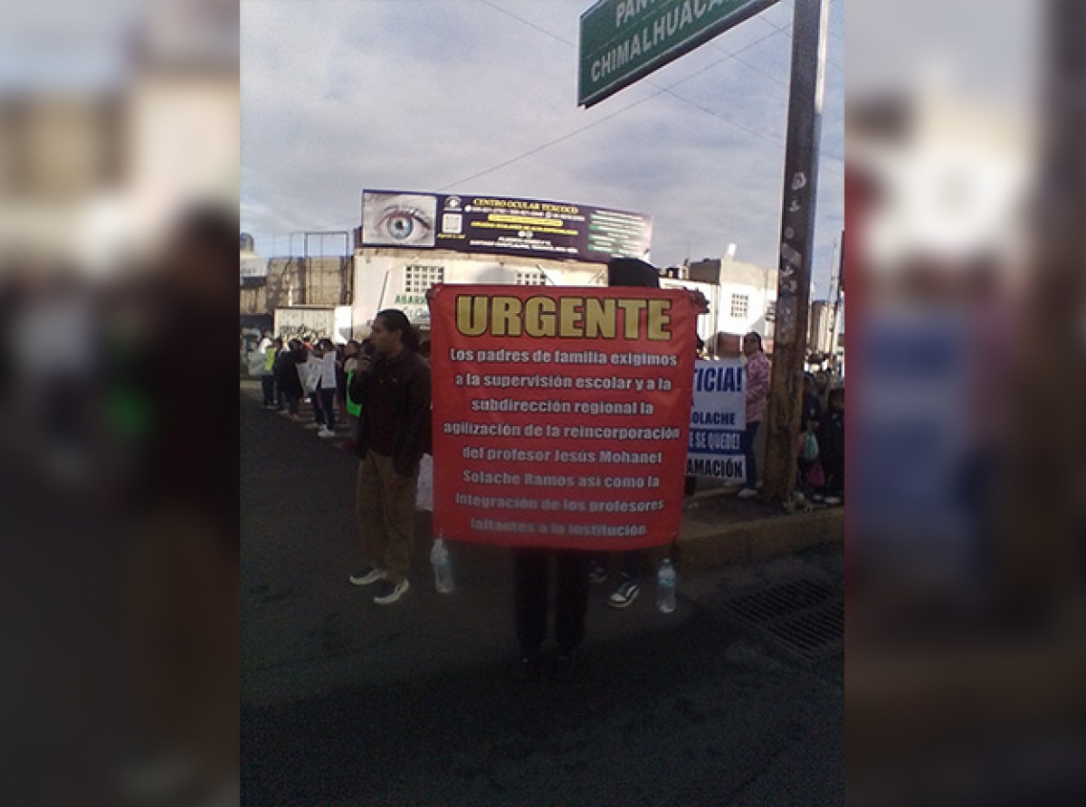 Protestan padres y alumnos contra directivos escolares 