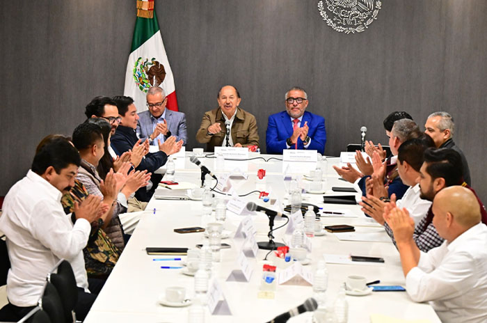 2 nota Firman convenio para construir 200 km de Senderos Seguros