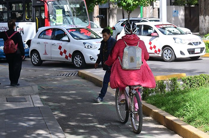 ciclista peatones