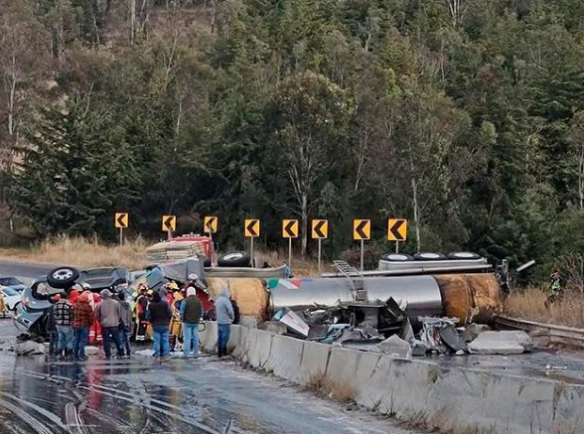Volcadura de pipa paraliza la Acambay-Atlacomulco