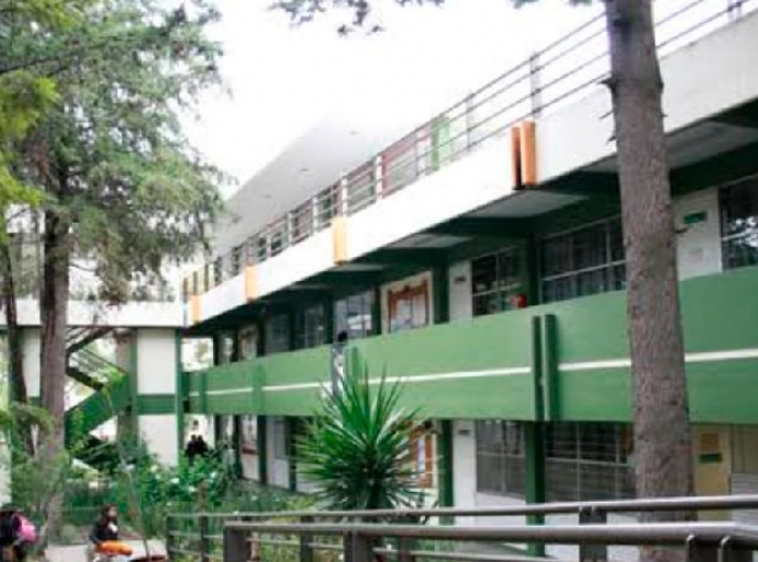 Investigan a profesor por fraude en venta de certificaciones