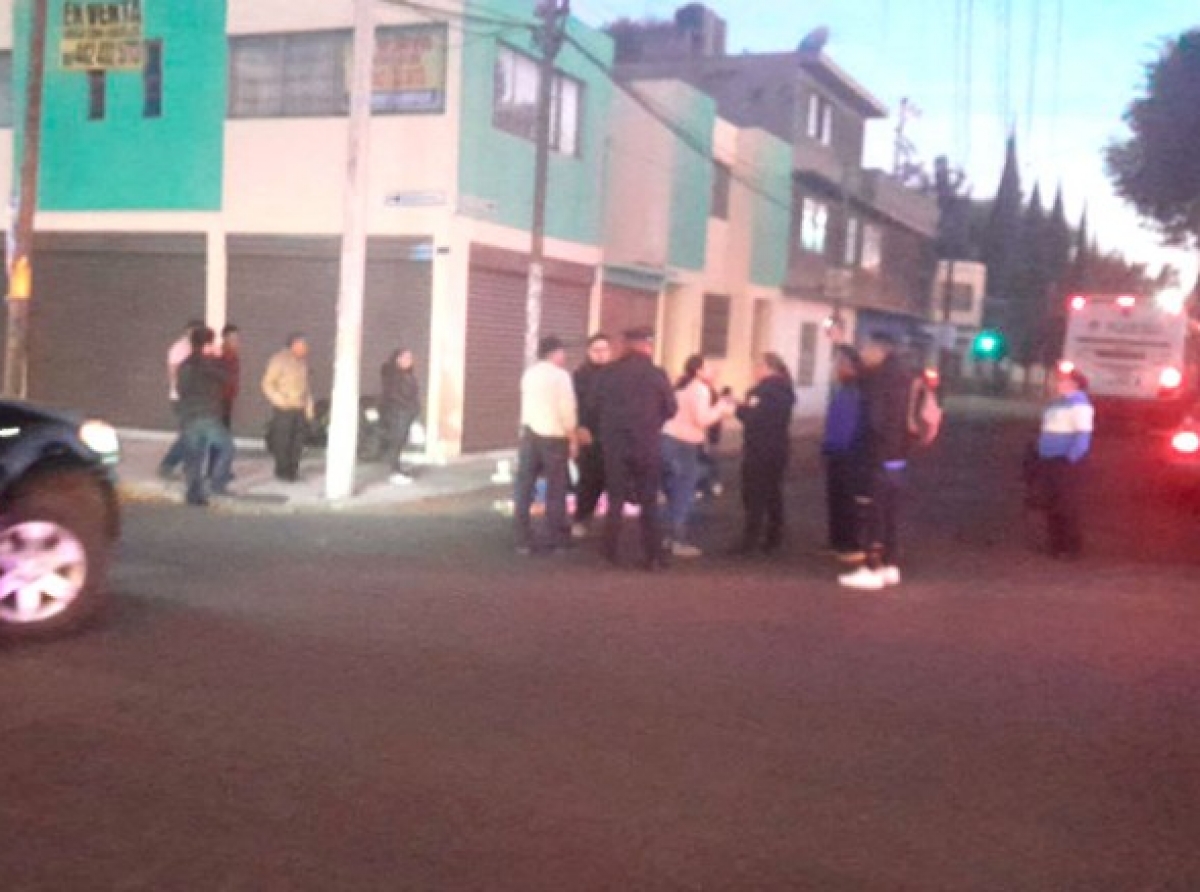 Camión arrolla a mamá e hija; niñita pierde la vida