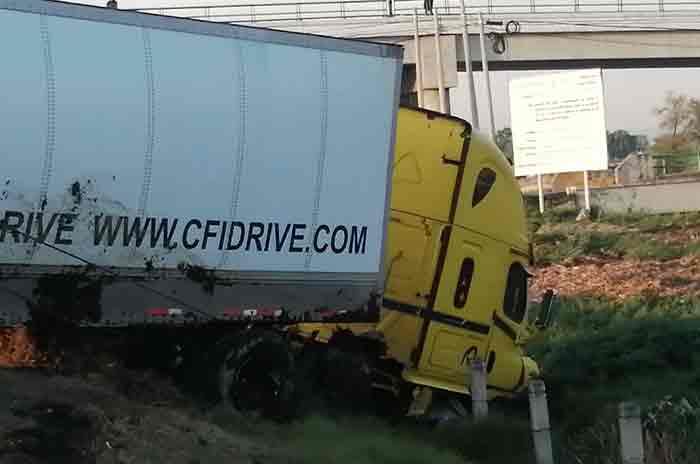 Amanece_cerrado_Libramiento_Lerma-Tenango_por_accidente_2.jpg