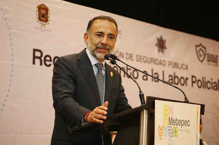 Da_apoyos_Fernando_Flores_a_policías_de_Metepec_anuncia_aumento_salarial_2.jpg