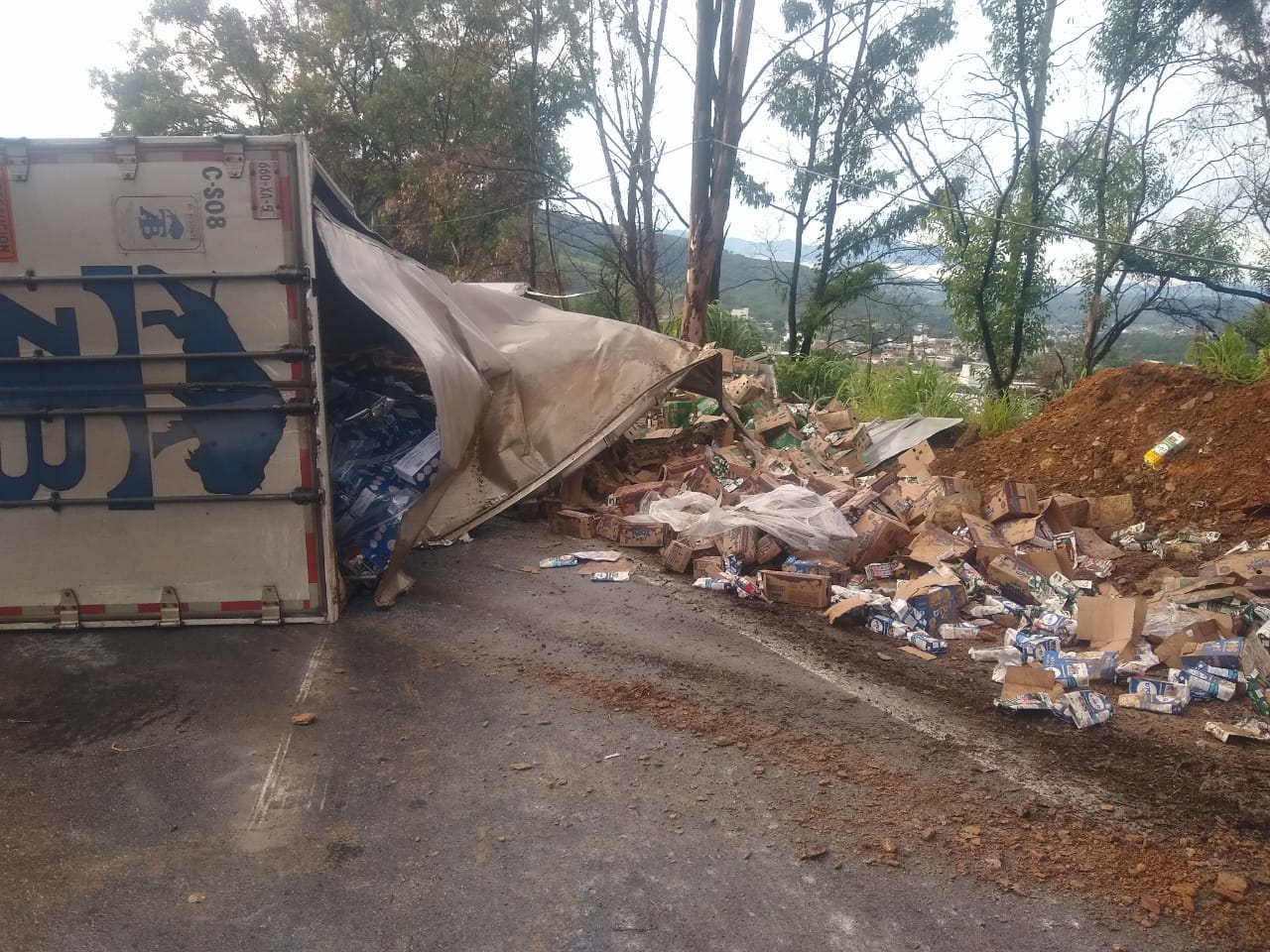 Leche regada accidente Tejupilco