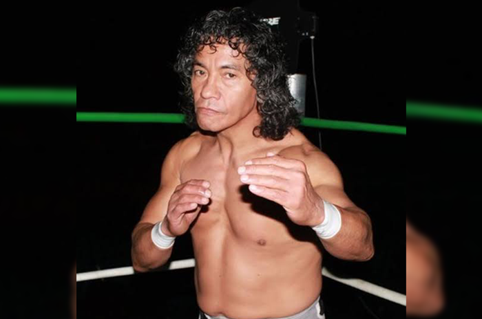 Negro_Casas_Una_historia_viviente_de_la_lucha_libre_mexicana_2.png
