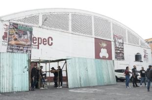 El hombre habría fallecido de causas naturales mientras se celebraba un evento de rock urbano dentro del inmueble.