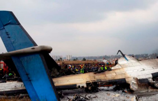 Saldo de 50 muertos deja "avionazo" en Nepal