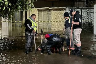 Hubo derrame de miles de litros de agua potable y afectaciones menores a aproximadamente 15 casas de la zona.