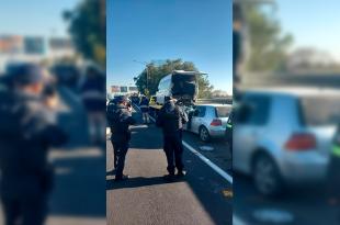 El hombre conducía un vehículo Volkswagen Gol color gris pero perdió el control y se impactó contra una camioneta.
