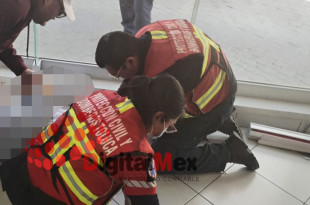 La víctima, identificada como Jorge Luis, había ingresado minutos antes para cambiar un cheque, obteniendo cerca de 1.5 millones de pesos en efectivo.