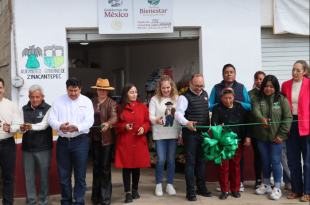 Manuel Vilchis Viveros, realiza el corte de listón inaugural de la nueva Tienda del Bienestar.