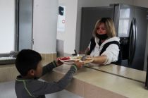 Además, los menores cuentan con un espacio de convivencia.