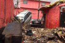 Toneladas de basura y lodo arremetieron contra las familias