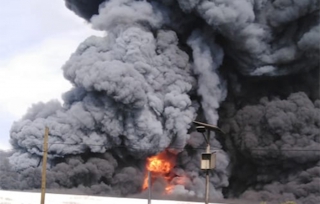 Megaincendio "devora" bodega La Parisina en Bulevard Aeropuerto en Toluca