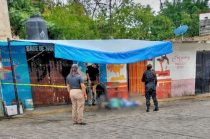 Autoridades municipales y estatales realizaron el acordonamiento e iniciaron las investigaciones tras el asesinato de un taxista en Malinalco.
