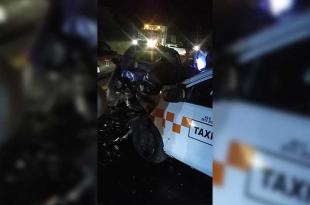 Choque frontal entre un vehículo particular y un taxi