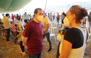 “No desaprovechen la vacuna, no se dejen llevar por malos comentarios, de gente negativa", subrayó el edil