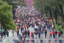 Integrantes de la CNTE marchan por Paseo de la Reforma rumbo a la Secretaría de Gobernación como parte de su jornada nacional de protestas.