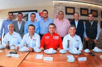 En el Día de Maestro se reunió con mentores jubilados de Tlalnepantla