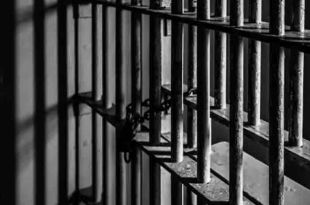 El adolescente detenido habría sometido al menor en un inmueble en San Andrés Cuexcontitlán, en Toluca.