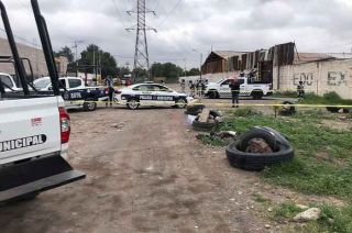 Junto a los bultos sospechosos se dejó un mensaje intimidatorio.