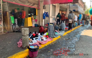 "Torean" ambulantes a policías y verificadores en la terminal de Toluca