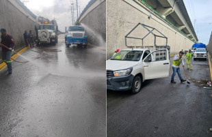 Desde tempranas horas de este domingo los servidores públicos llegaron con el vactor para despejar la calle, con lo que continúan las acciones para salvaguardar la integridad y patrimonio de las familias toluqueñas.
