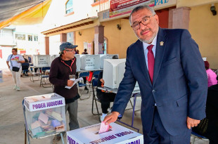 También votaron otros miembros del gabinete, incluyendo titulares de Seguridad, Educación, Cultura y Movilidad.