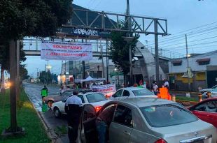 Bloquean familiares, amigos y conocidos de Jesús "N", quien está acusado de homicidio.