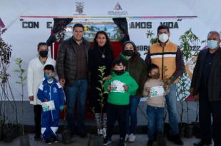 El programa tiene como objetivo que cada alumno de primer año de preescolar y primer año de primaria plante un árbol y lo cuide.