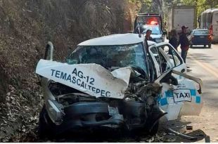 Un choque frontal entre un autobús de pasajeros y un taxi