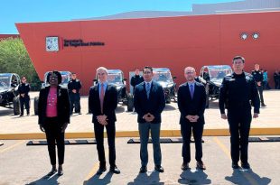 Autoridades de Estados Unidos entregaron 26 camionetas operativas y ocho vehículos todo terreno a la División de Operaciones Fronterizas de Sonora.