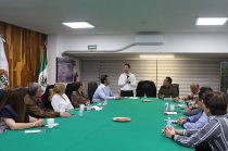 Elías Rescala se reúne con colonos de Ciudad Satélite, en Naucalpan, donde presentó su agenda legislativa en seguridad y manejo de residuos.